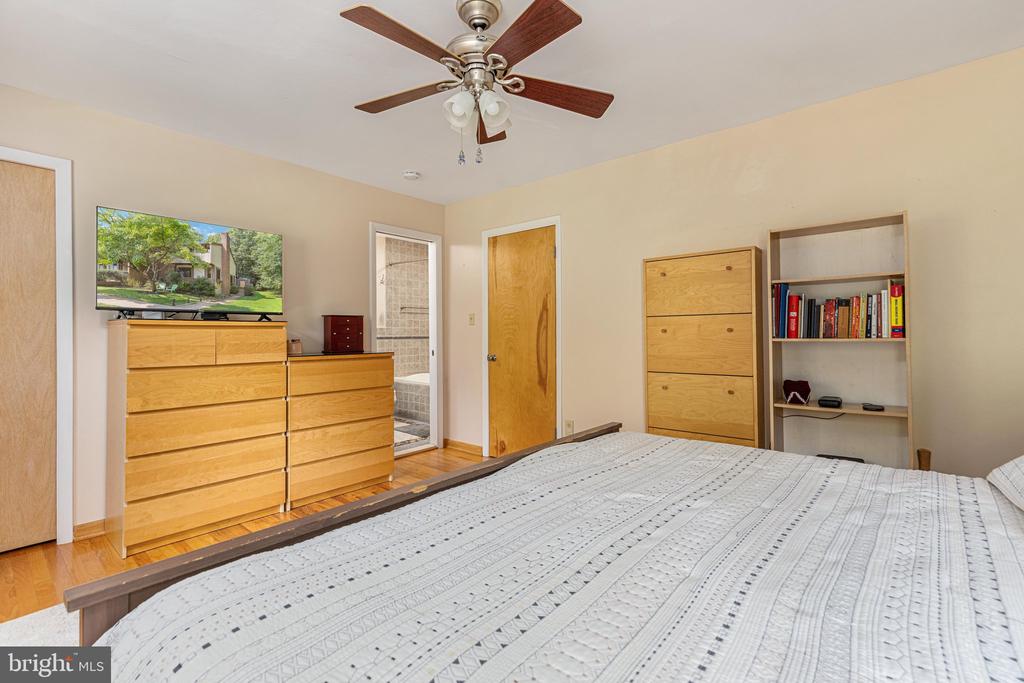 2223 GLENCOURSE LANE