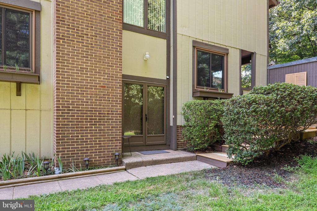 2223 GLENCOURSE LANE