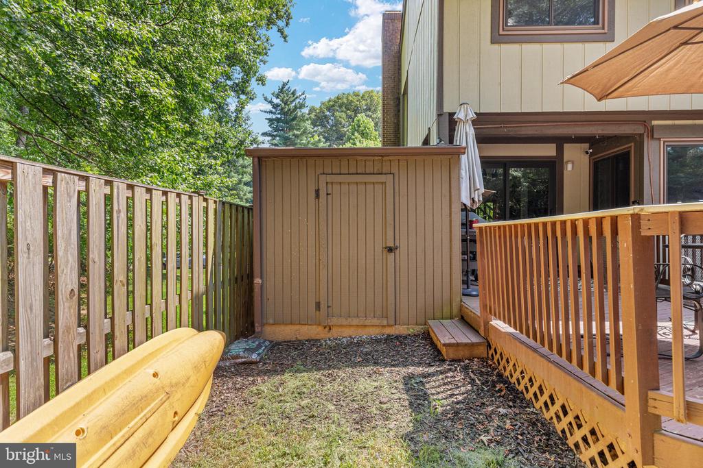 2223 GLENCOURSE LANE