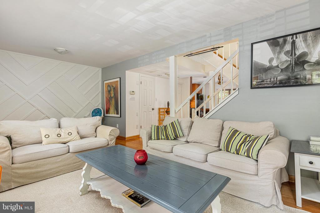 2223 GLENCOURSE LANE