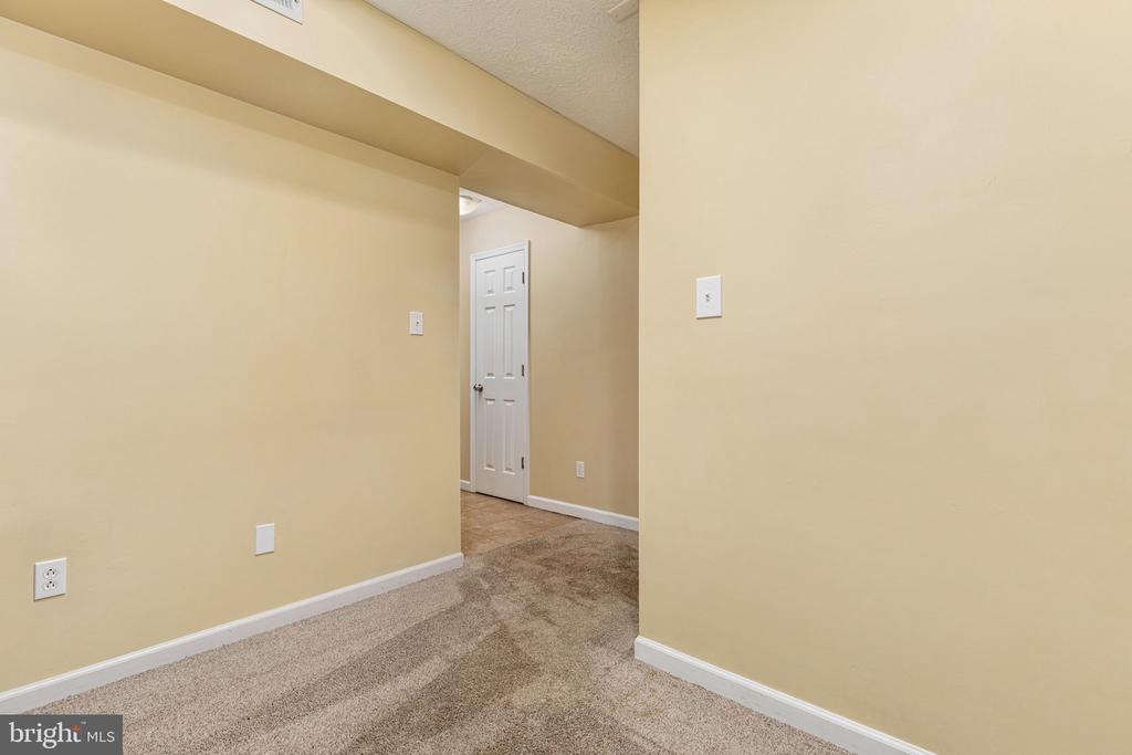 2223 GLENCOURSE LANE