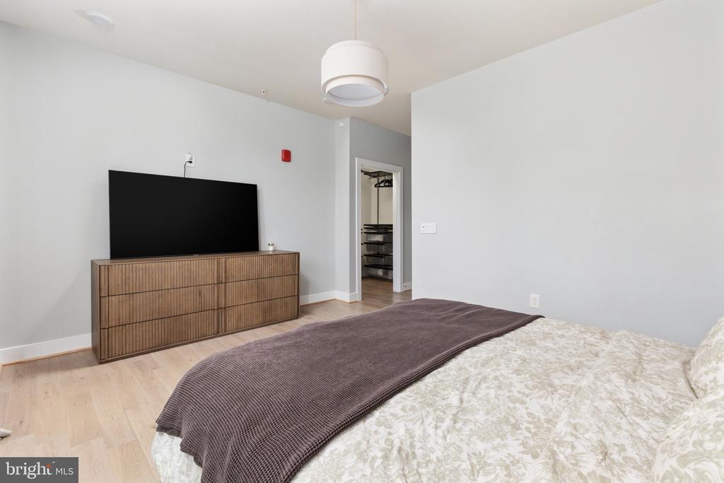 11200 RESTON STATION BOULEVARD Unit: 208