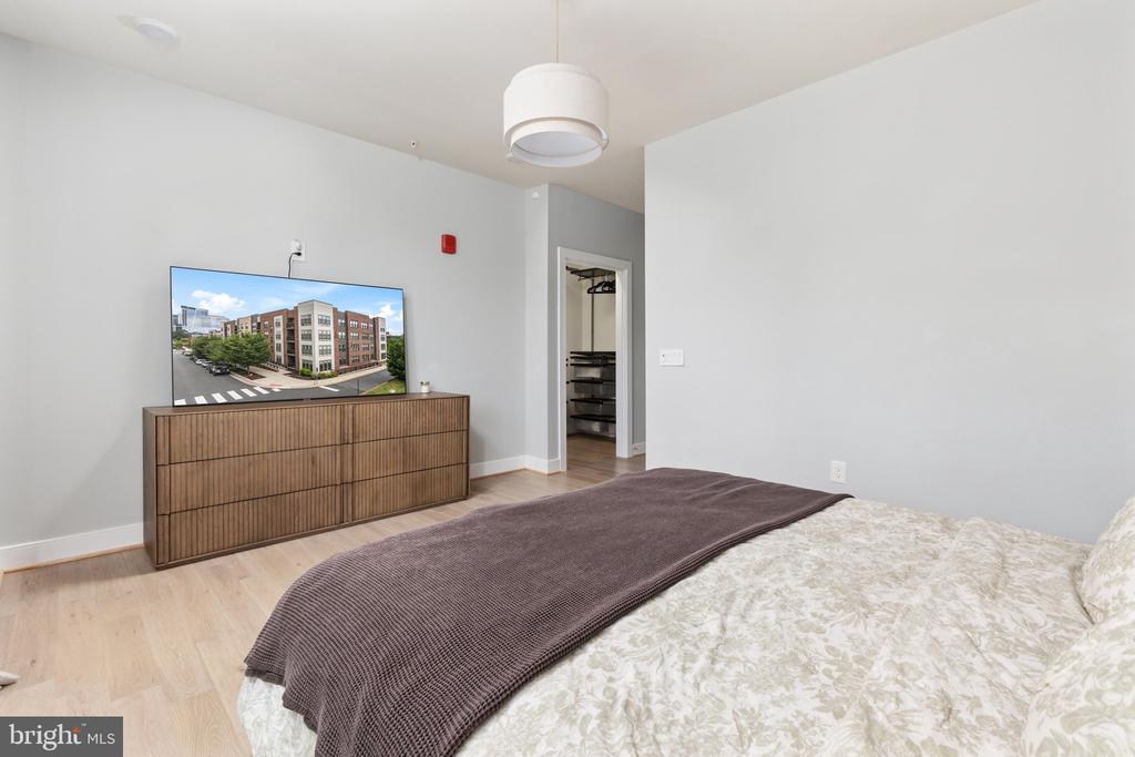 11200 RESTON STATION BOULEVARD Unit: 208
