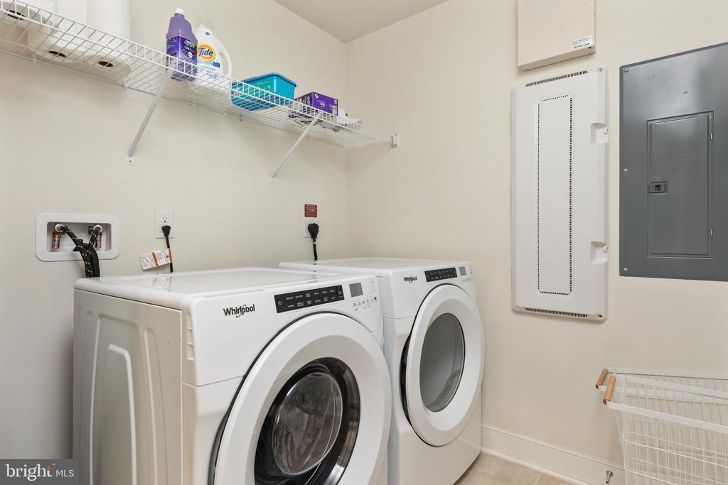 11200 RESTON STATION BOULEVARD Unit: 208