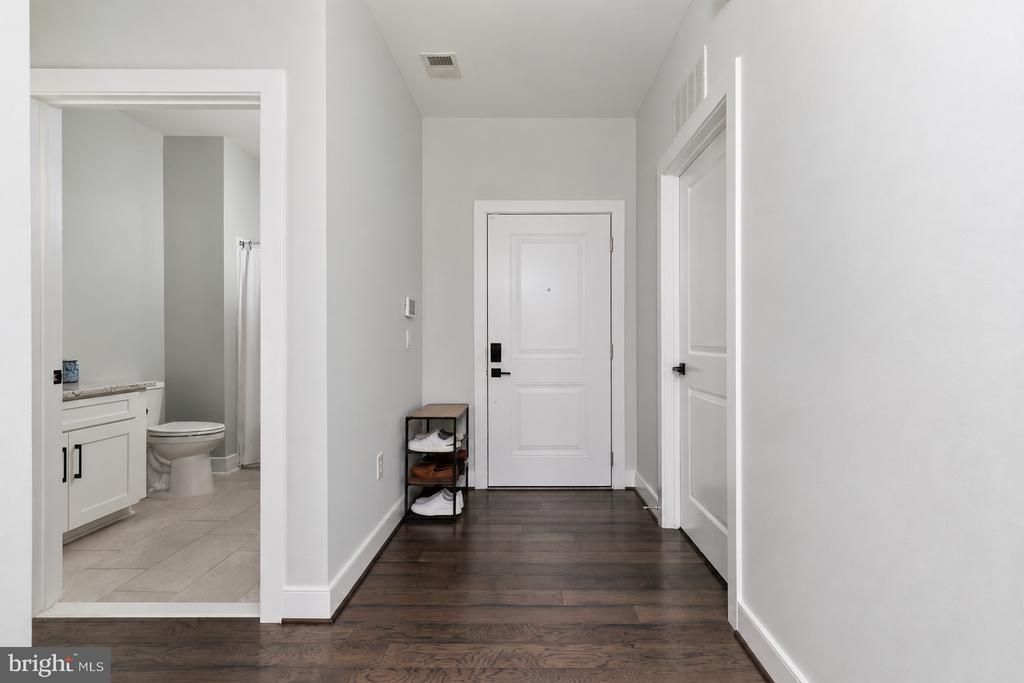 11200 RESTON STATION BOULEVARD Unit: 208