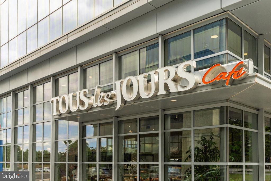 11200 RESTON STATION BOULEVARD Unit: 208