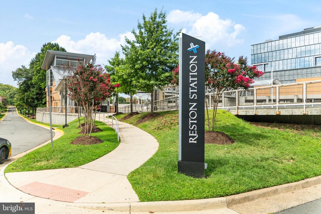 11200 RESTON STATION BOULEVARD Unit: 208