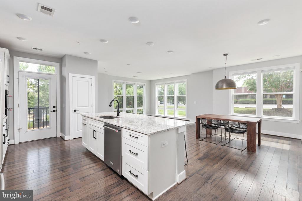 11200 RESTON STATION BOULEVARD Unit: 208