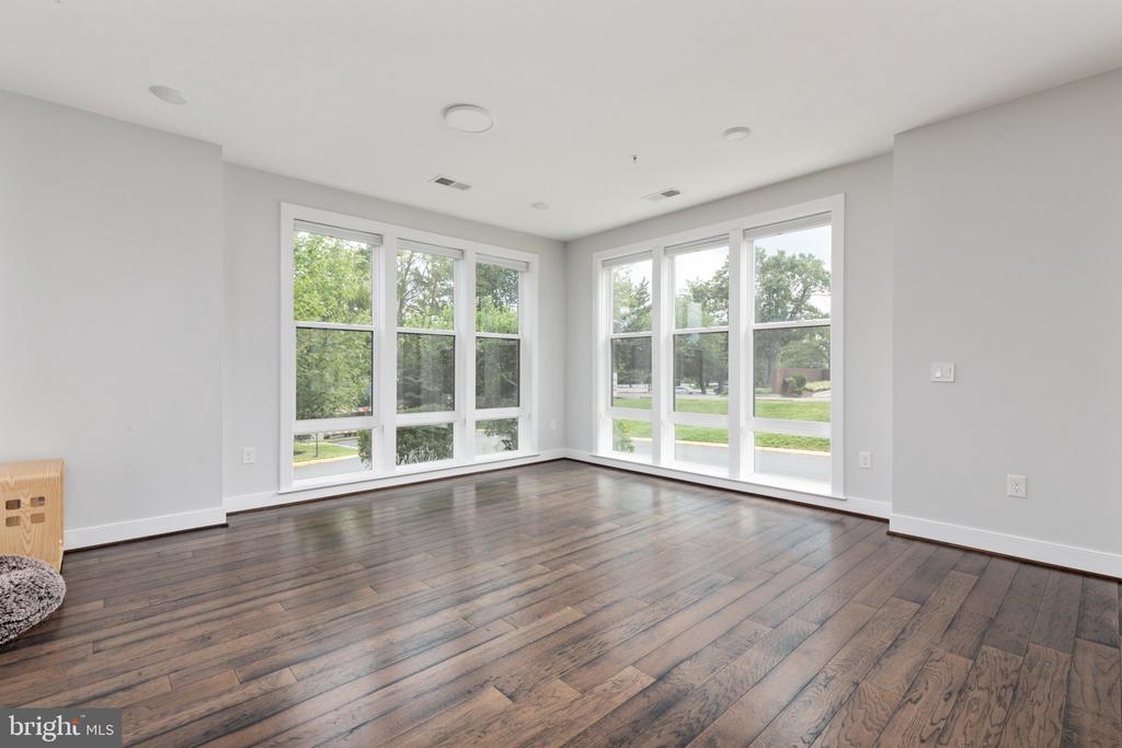 11200 RESTON STATION BOULEVARD Unit: 208