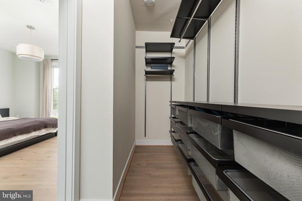 11200 RESTON STATION BOULEVARD Unit: 208