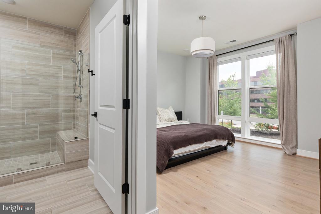 11200 RESTON STATION BOULEVARD Unit: 208
