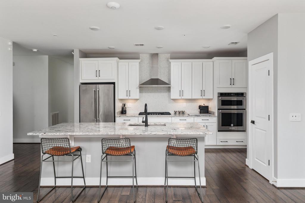 11200 RESTON STATION BOULEVARD Unit: 208