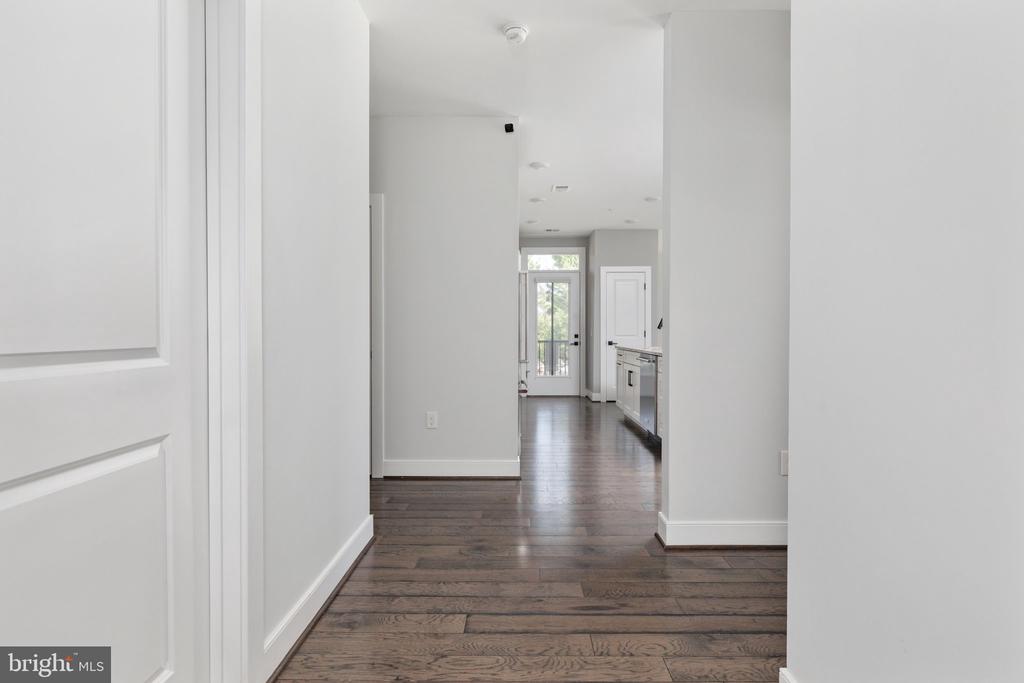 11200 RESTON STATION BOULEVARD Unit: 208