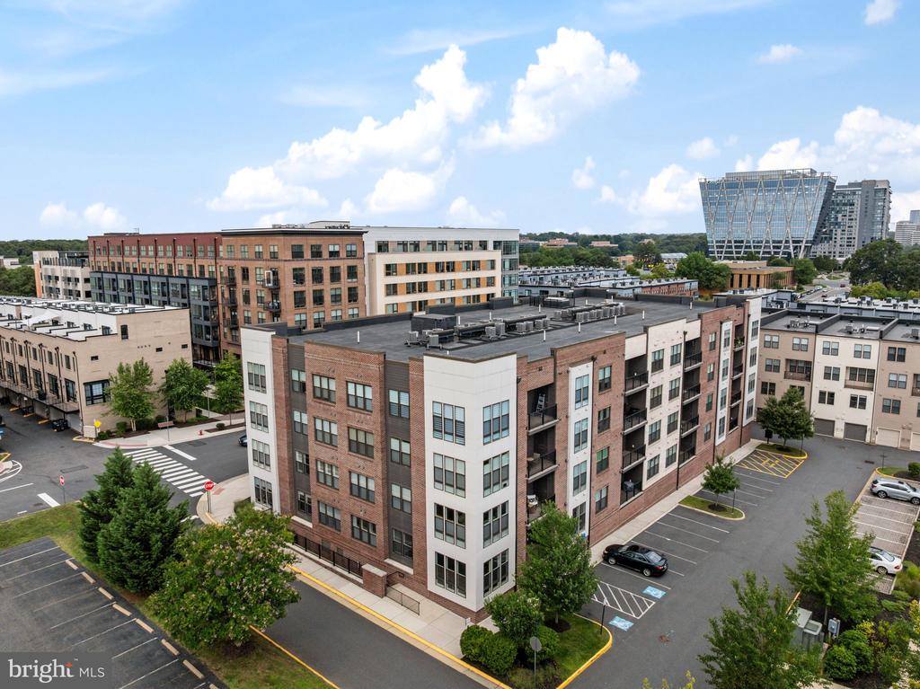 11200 RESTON STATION BOULEVARD Unit: 208