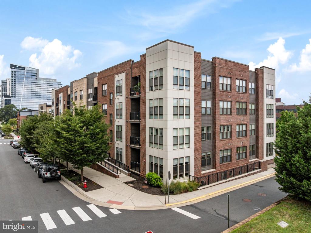 11200 RESTON STATION BOULEVARD Unit: 208