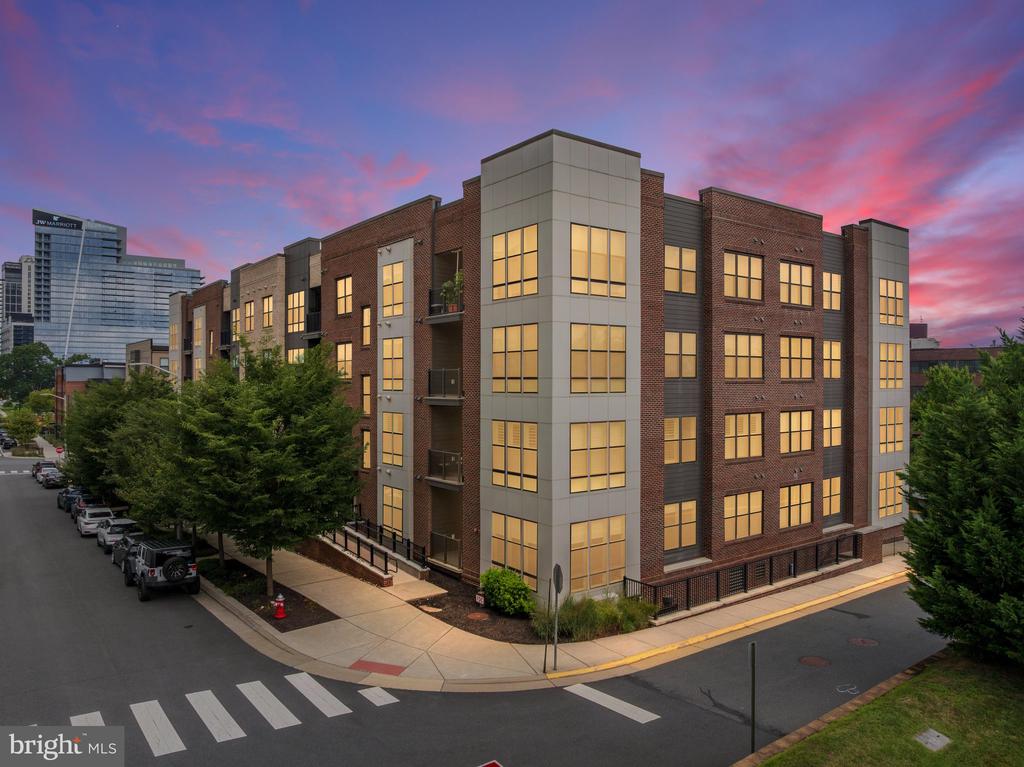 11200 RESTON STATION BOULEVARD Unit: 208