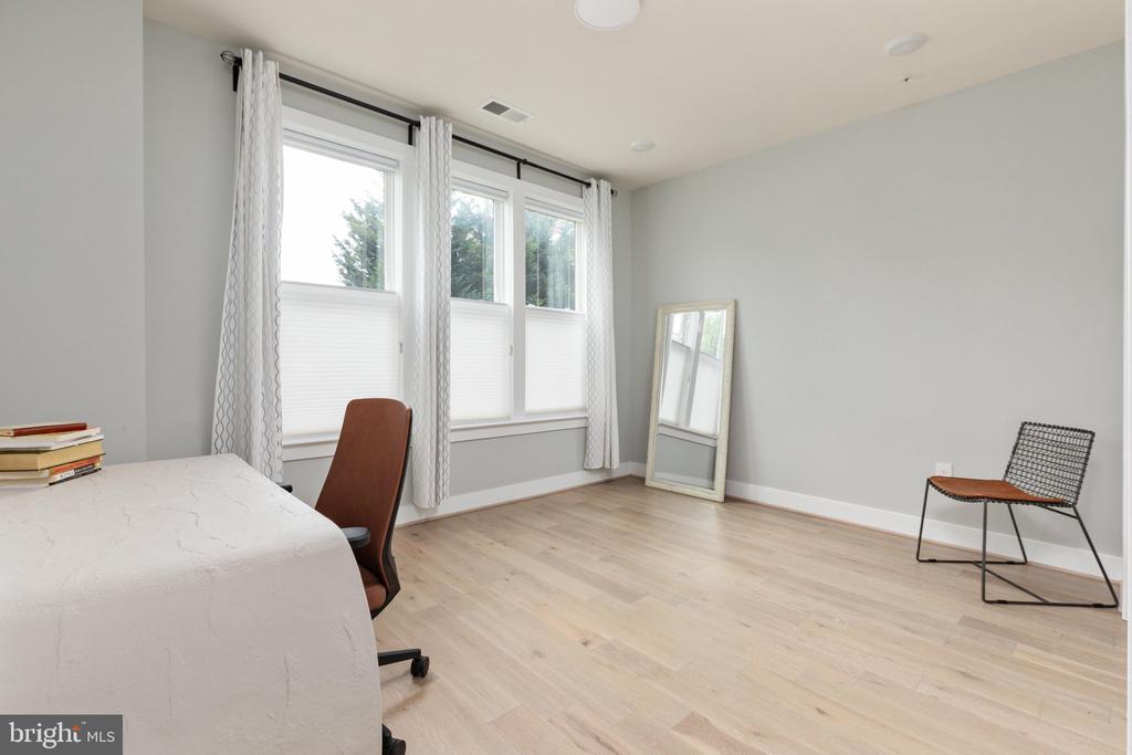11200 RESTON STATION BOULEVARD Unit: 208