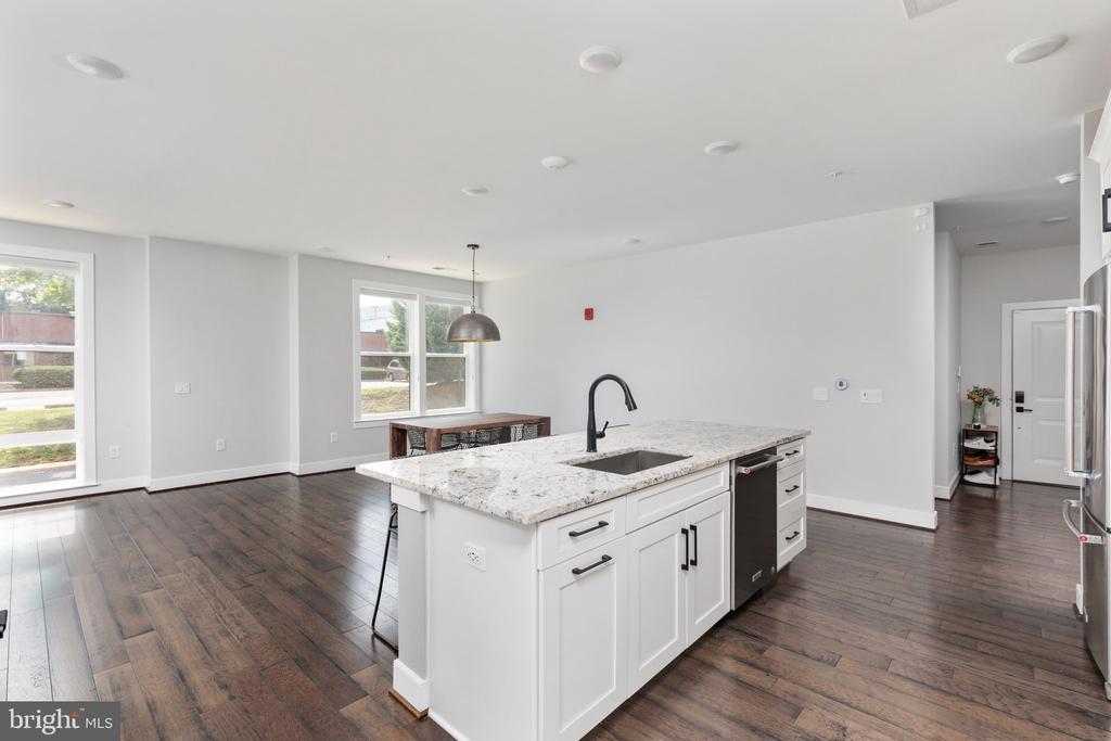 11200 RESTON STATION BOULEVARD Unit: 208