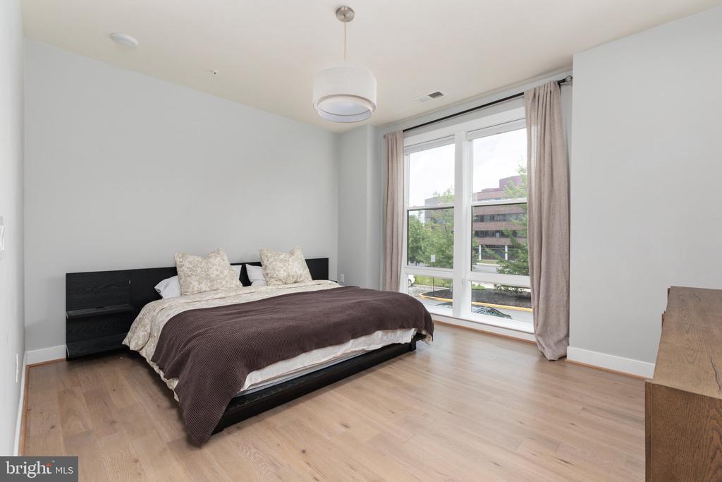 11200 RESTON STATION BOULEVARD Unit: 208