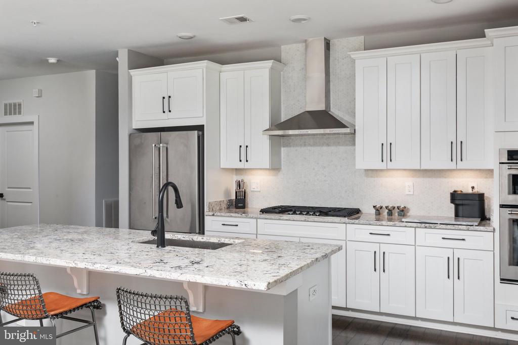 11200 RESTON STATION BOULEVARD Unit: 208