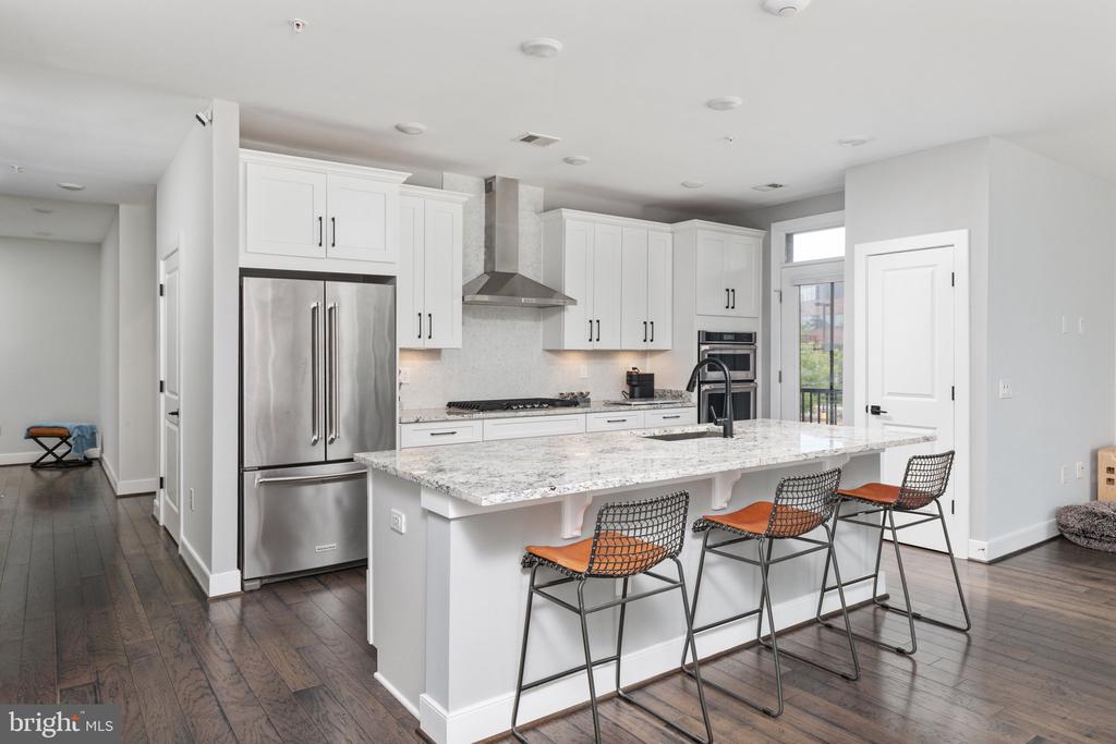 11200 RESTON STATION BOULEVARD Unit: 208
