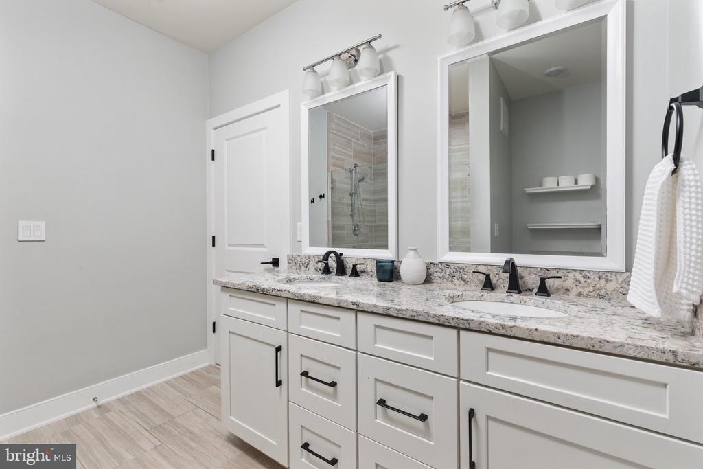 11200 RESTON STATION BOULEVARD Unit: 208