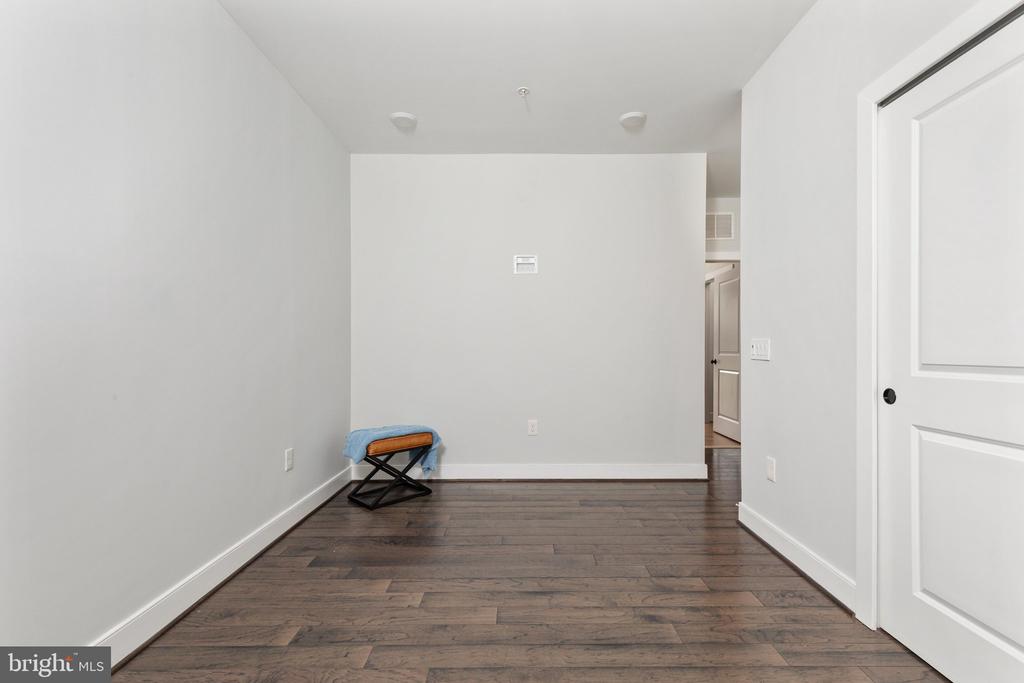 11200 RESTON STATION BOULEVARD Unit: 208