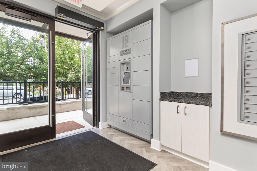 11200 RESTON STATION BOULEVARD Unit: 208