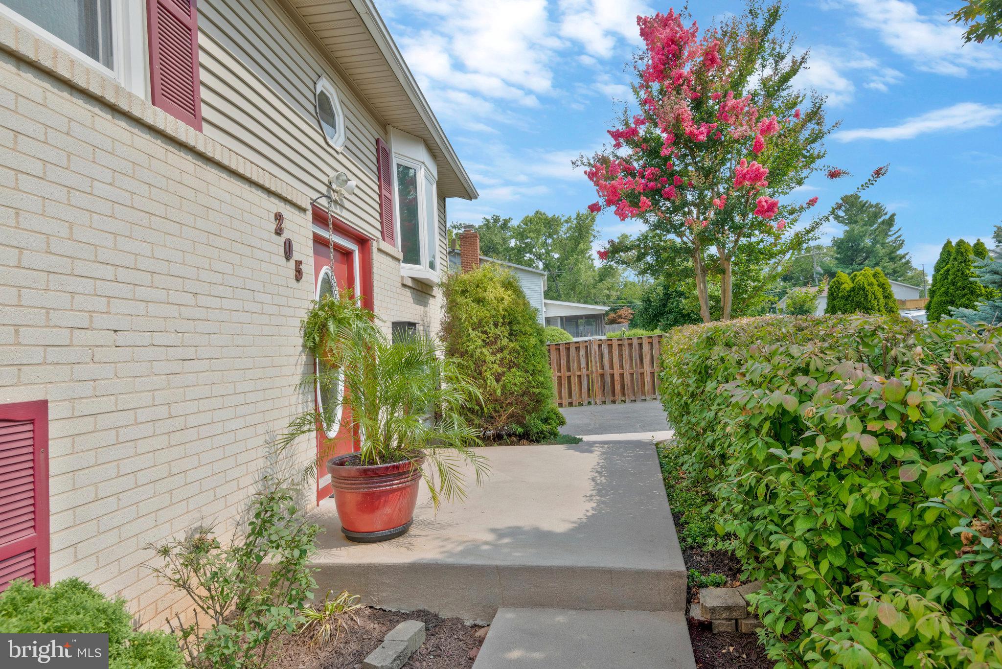 205 N Aspen Ave