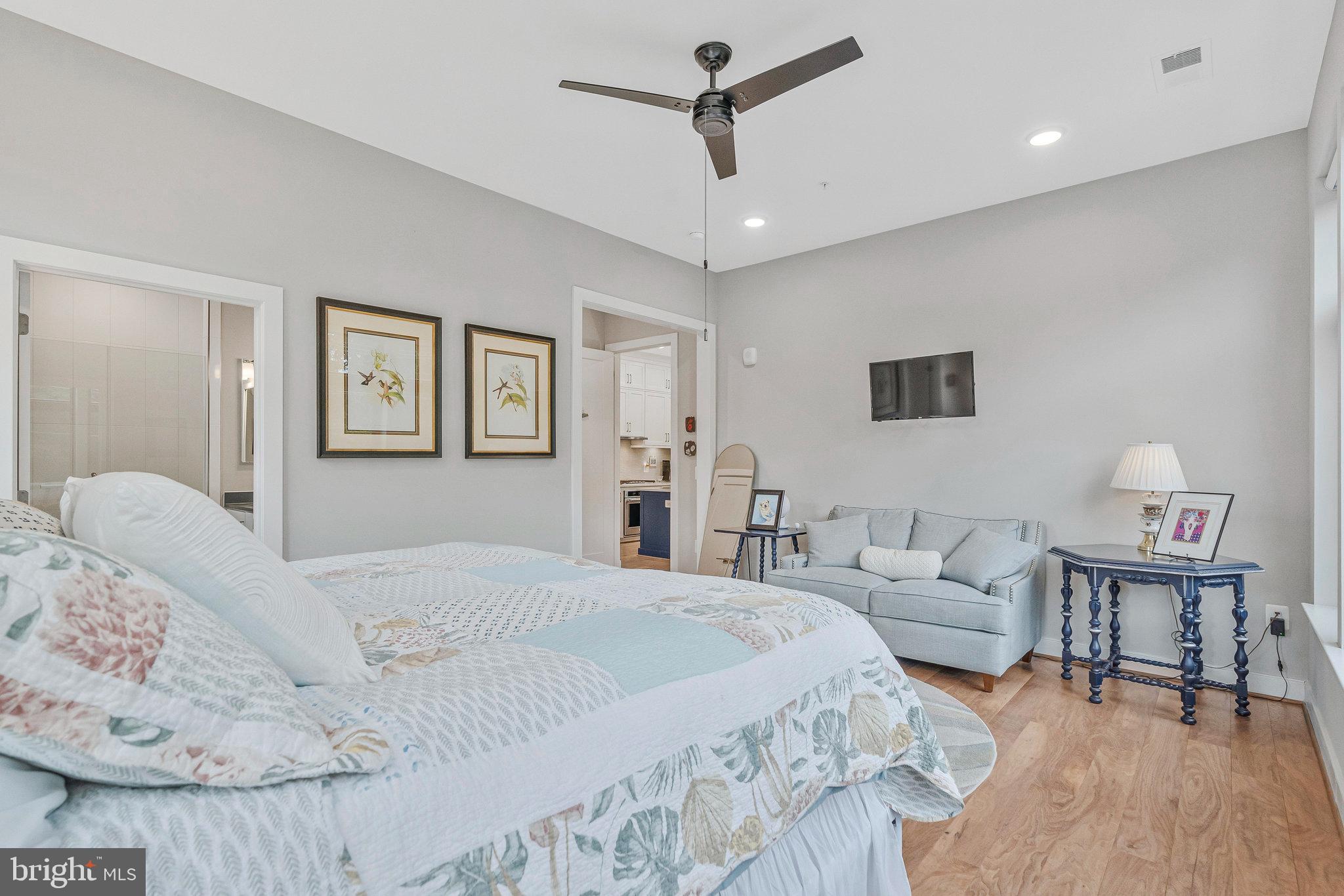 3 Stationmaster St SE #201