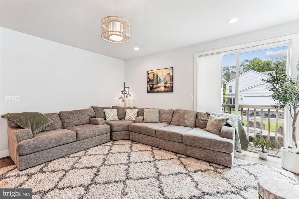 42023 SPRING AIR DR