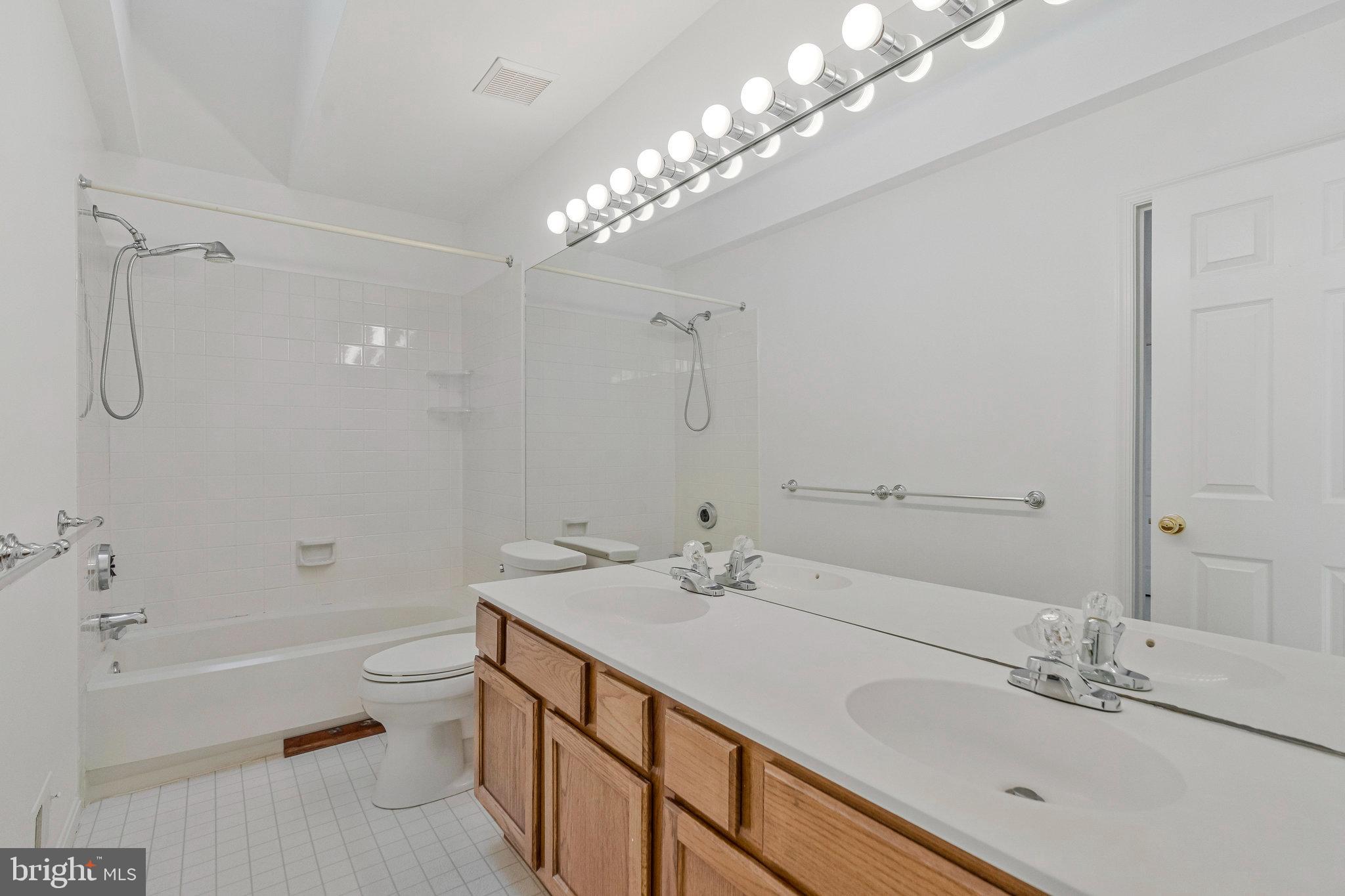 714 CLAIRMONT COURT NE