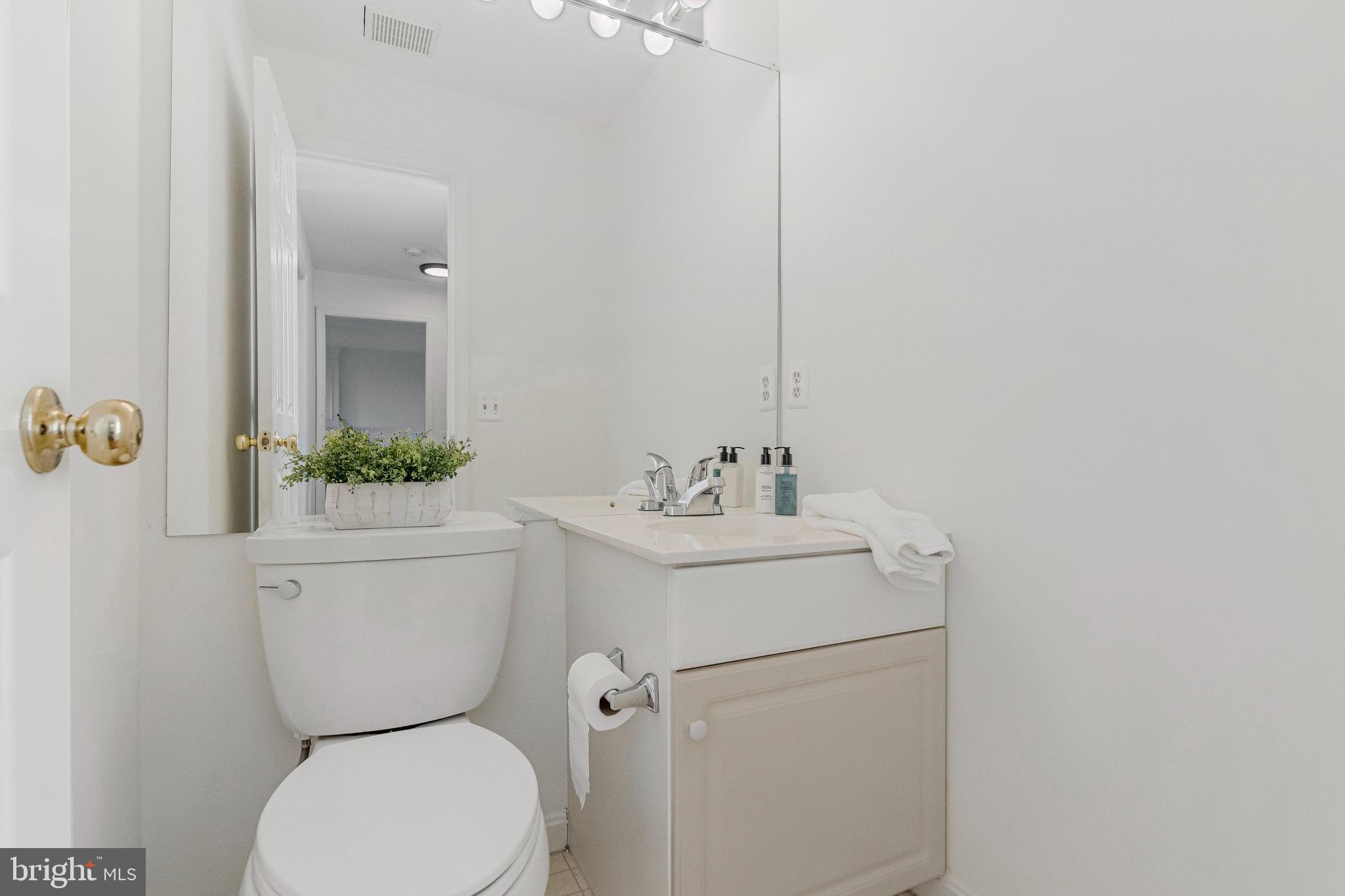 714 CLAIRMONT COURT NE