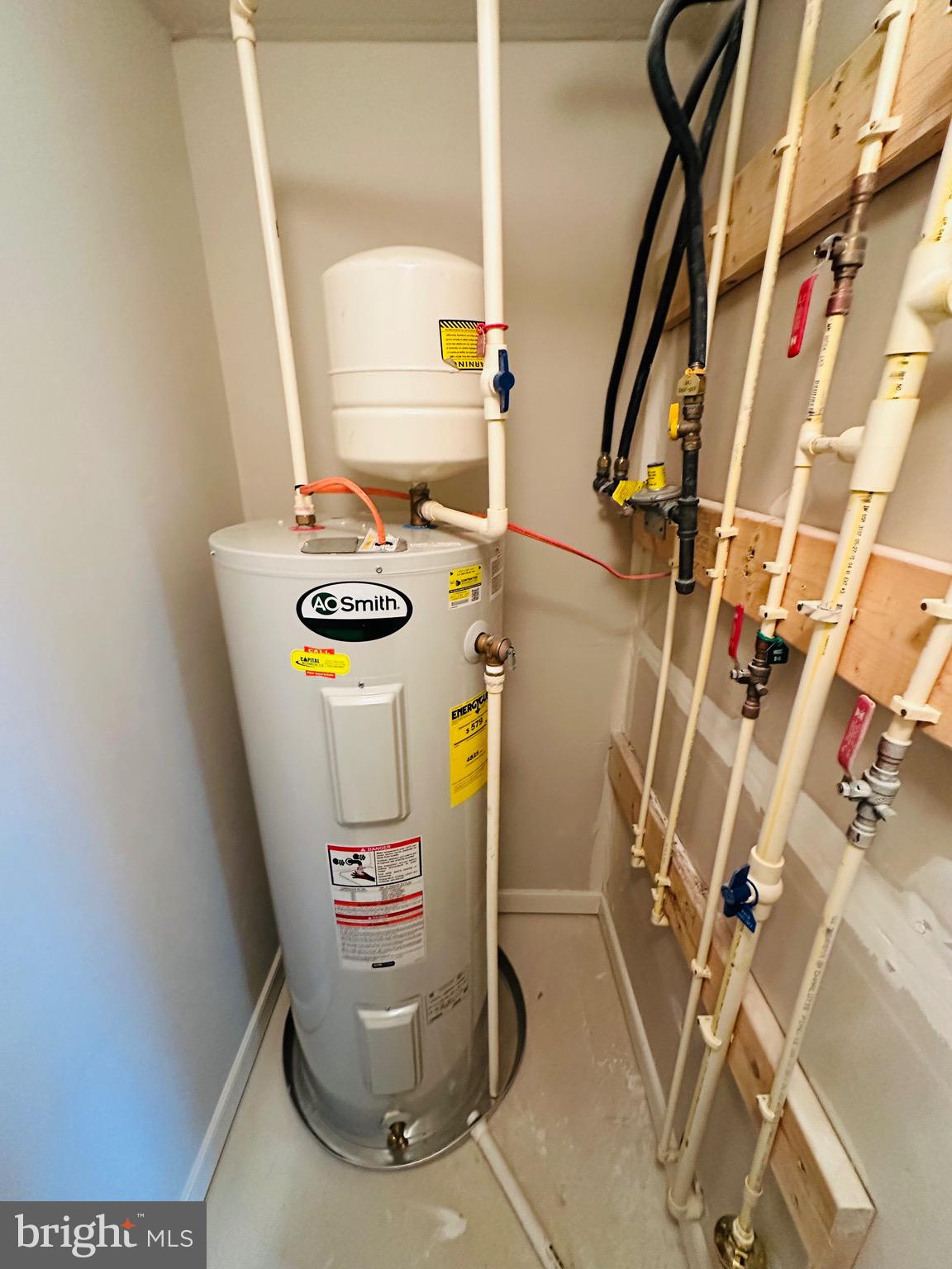 25576 TOLAR SQUARE