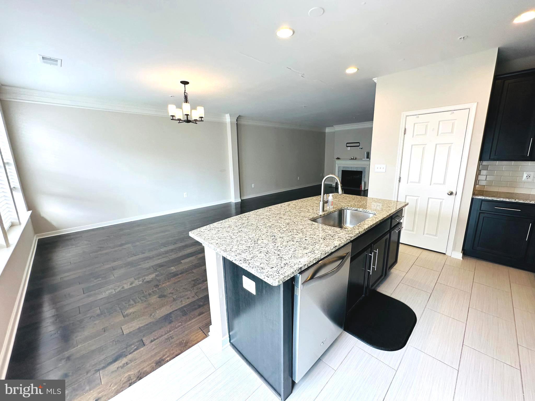 25576 TOLAR SQUARE