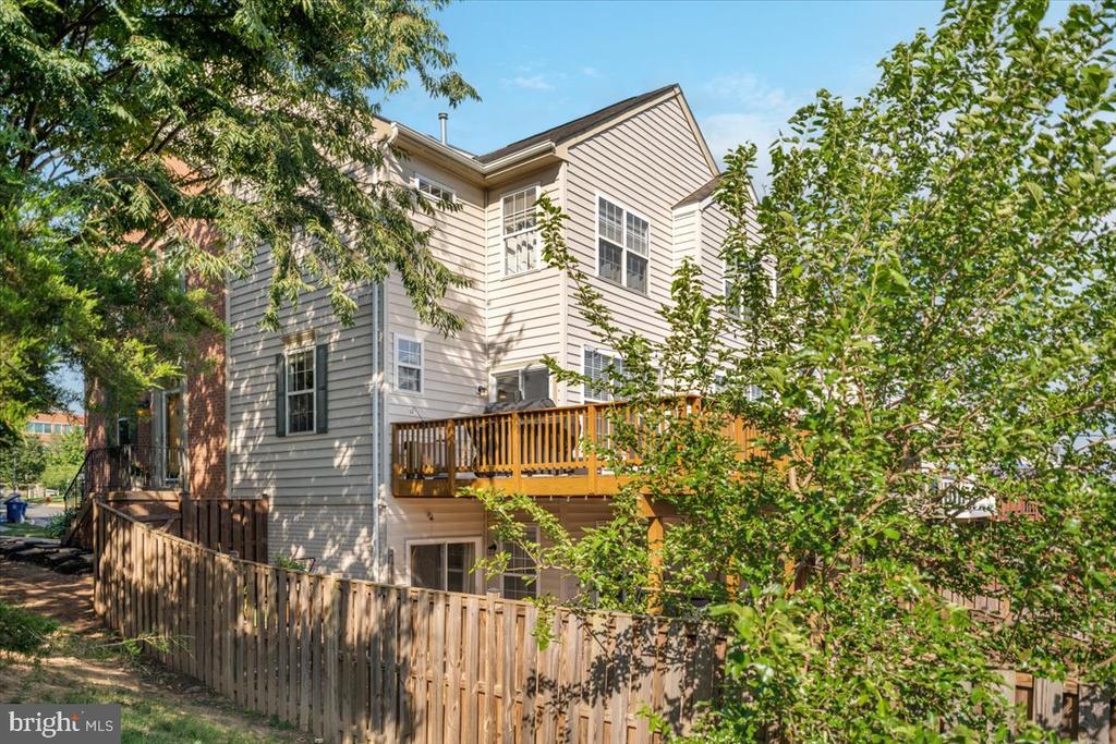 599 EDMONTON TERRACE NE