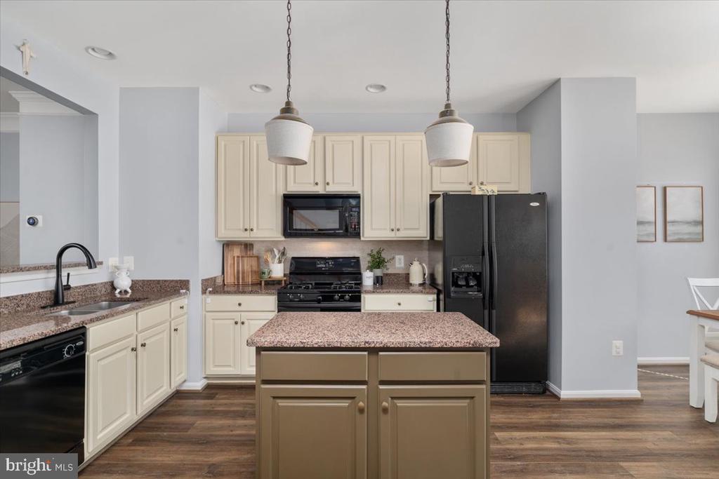 599 EDMONTON TERRACE NE