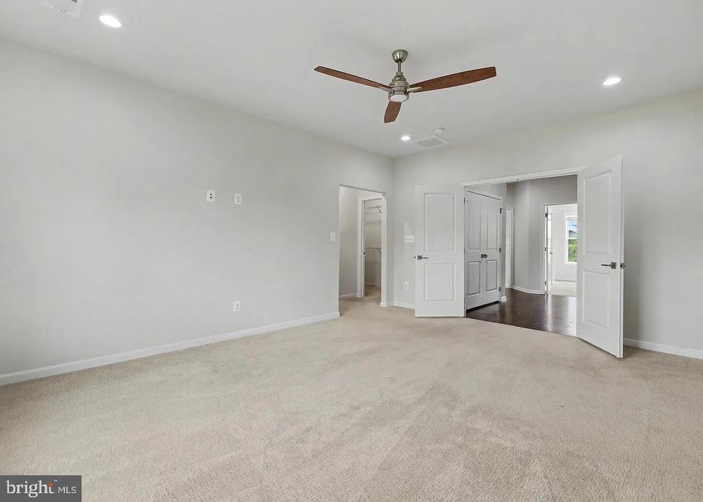22503 WINDSOR LOCKS SQUARE