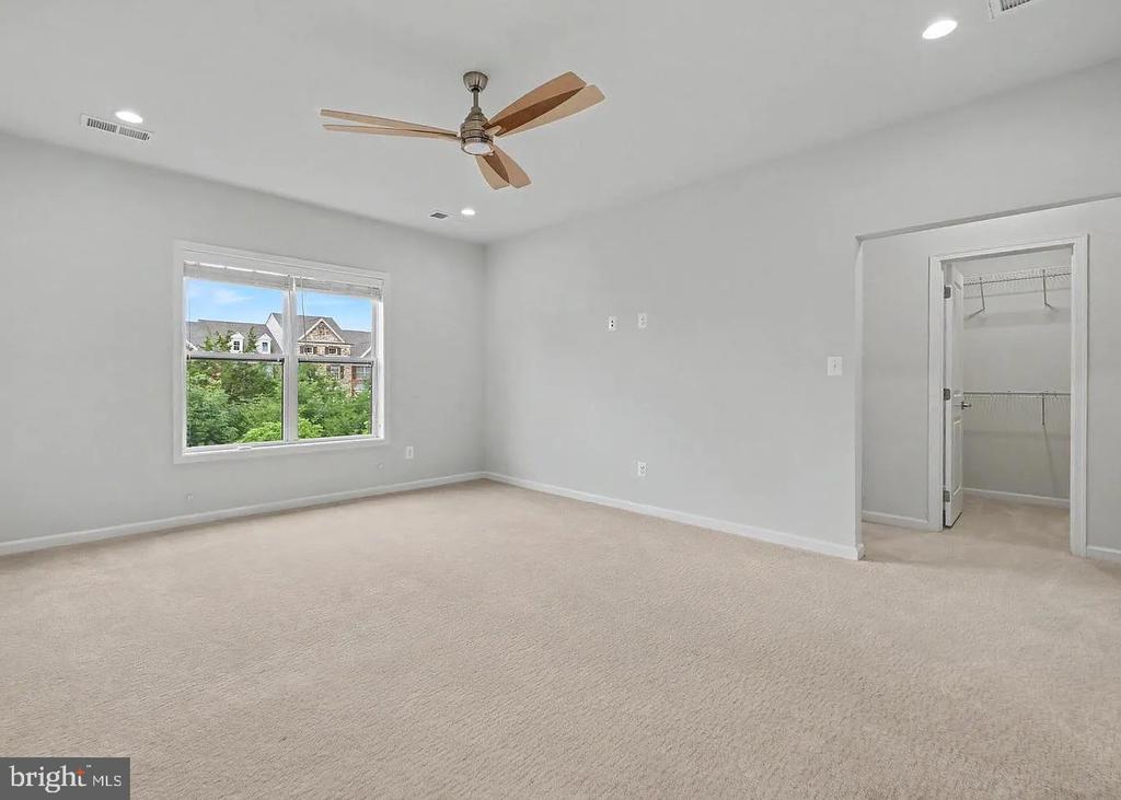 22503 WINDSOR LOCKS SQUARE