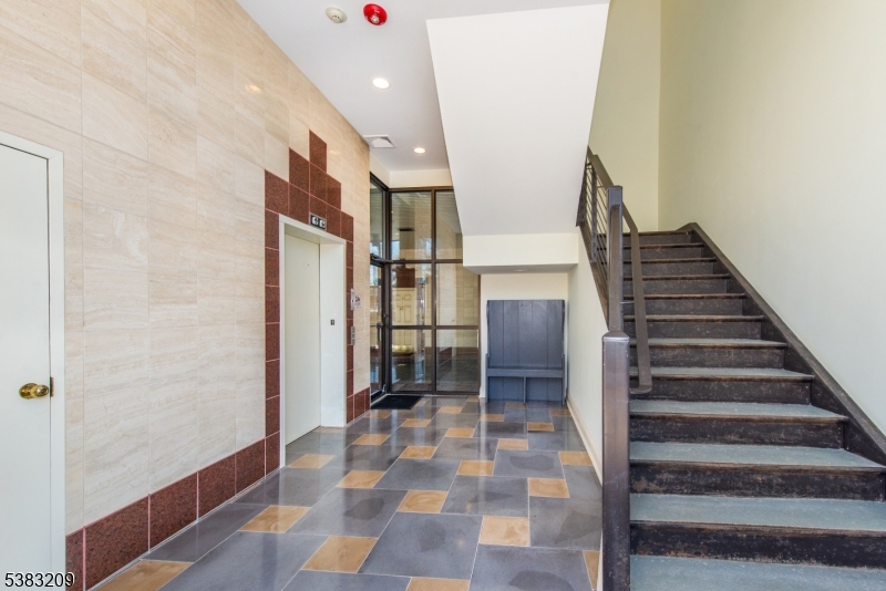 211 Main St