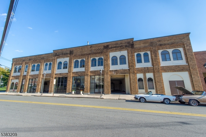 211 Main St