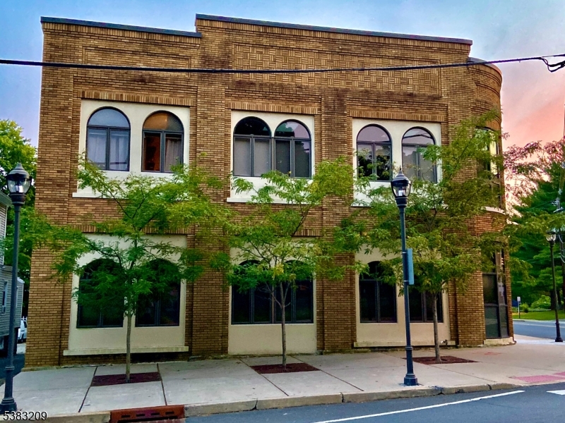 211 Main St