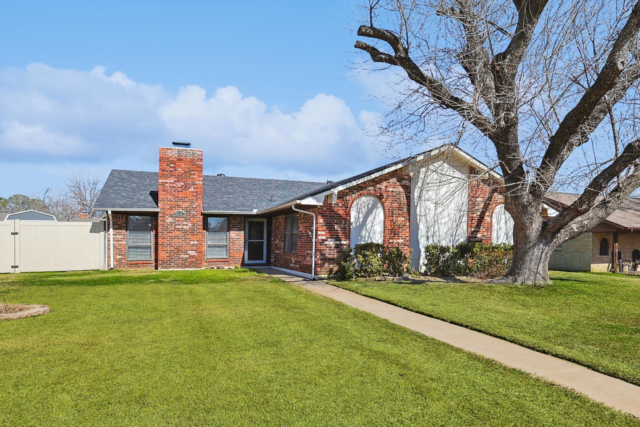 1643 Glenhill Lane