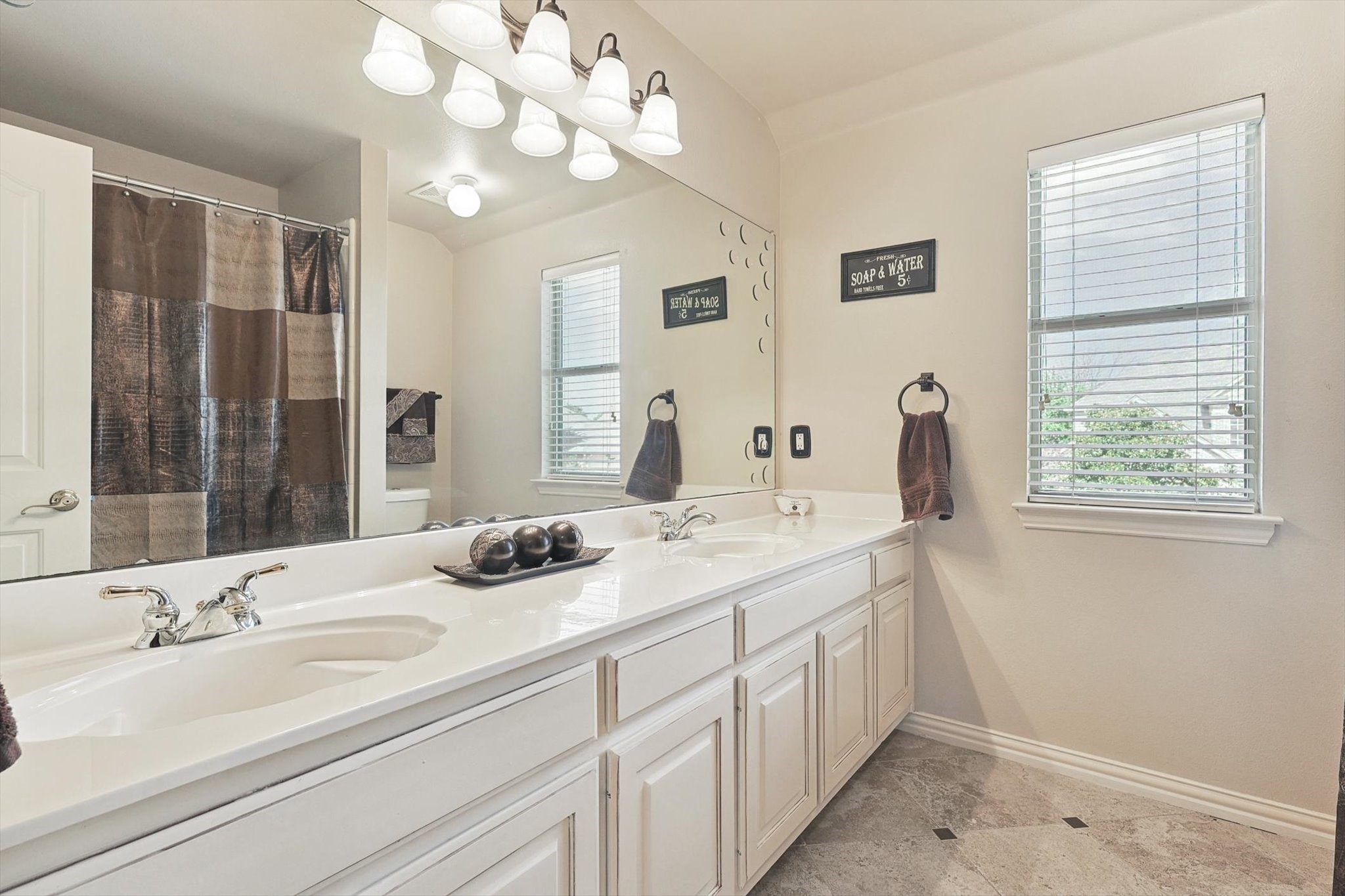 1816 Hidden Brook Trail