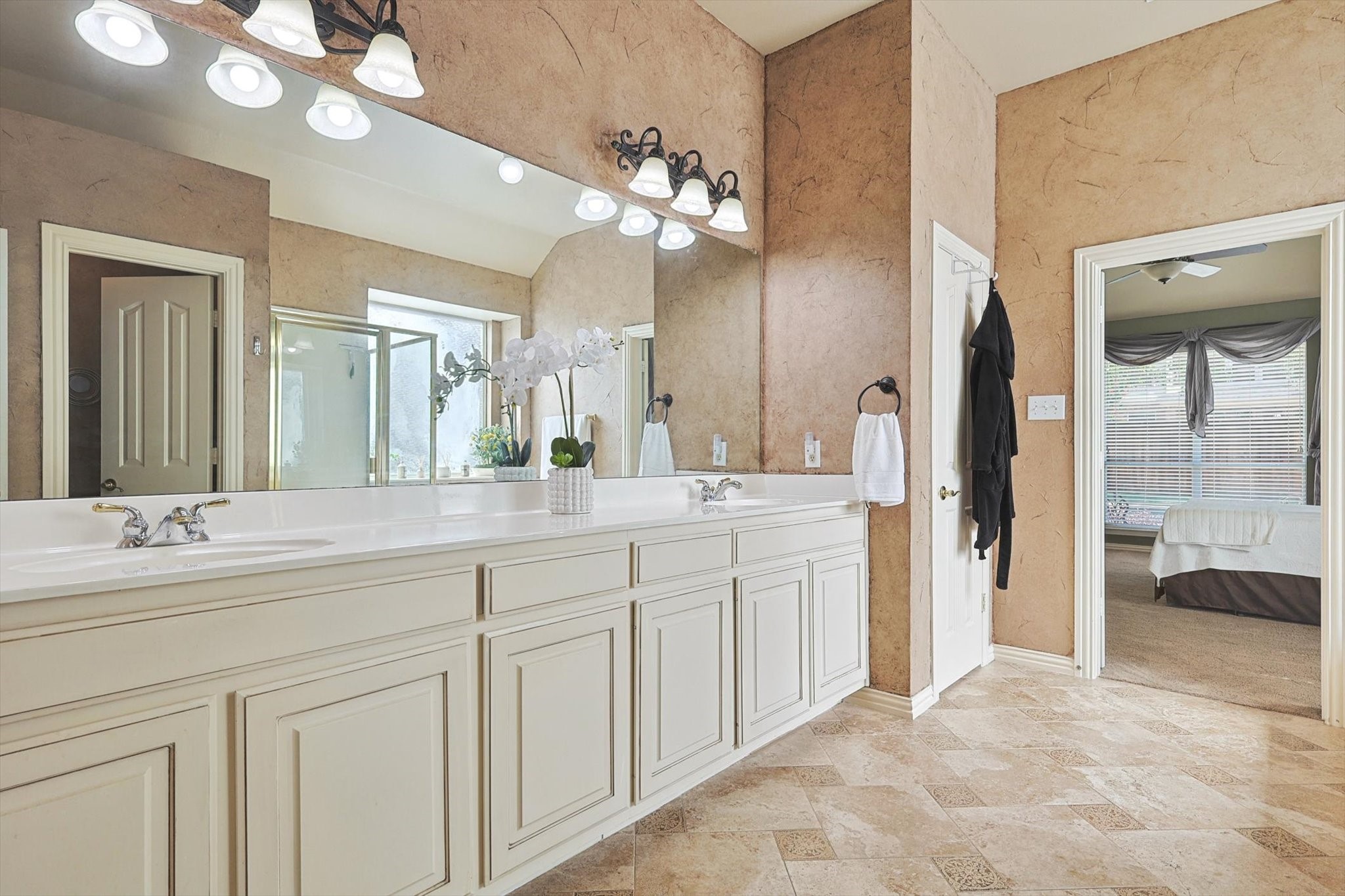 1816 Hidden Brook Trail