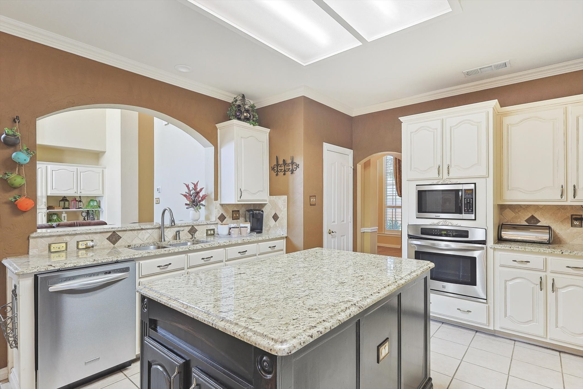 1816 Hidden Brook Trail