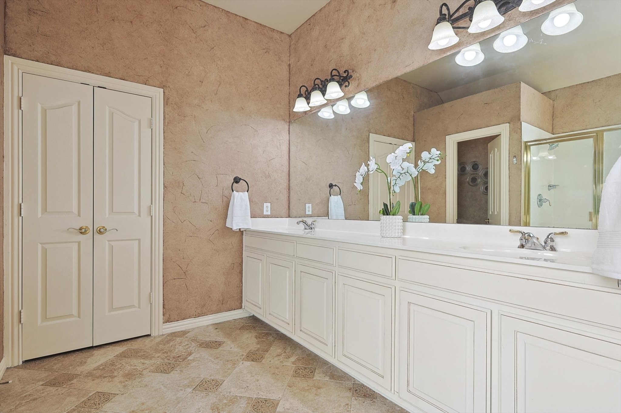 1816 Hidden Brook Trail