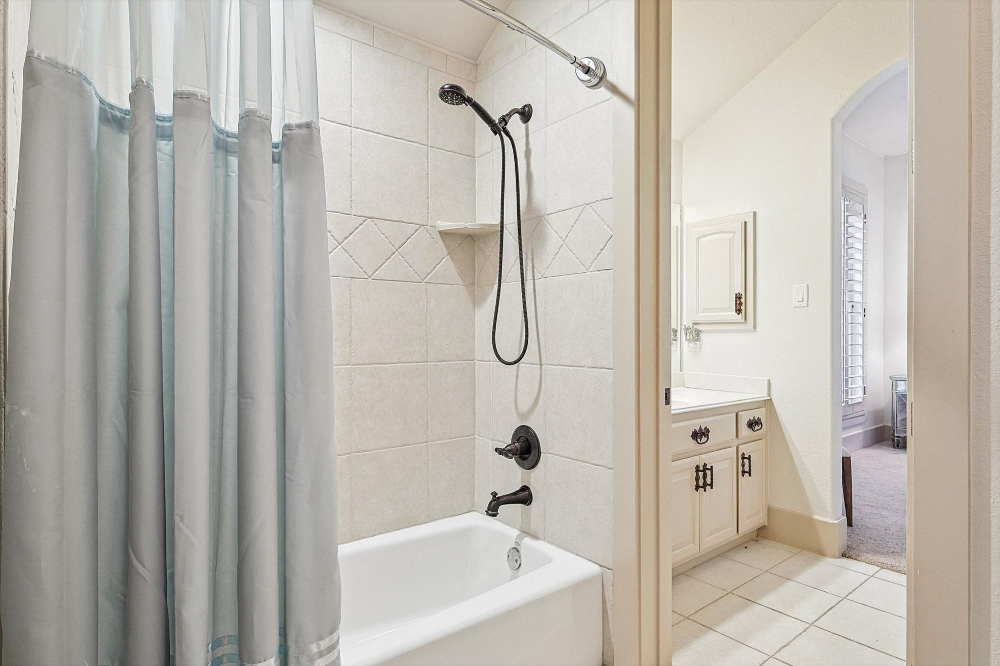 1672 Barrington Hills Boulevard