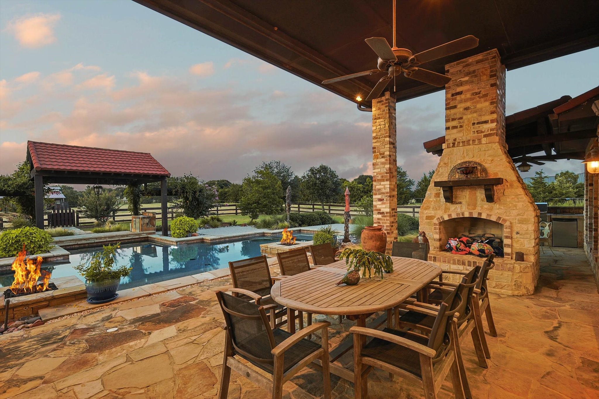 1672 Barrington Hills Boulevard