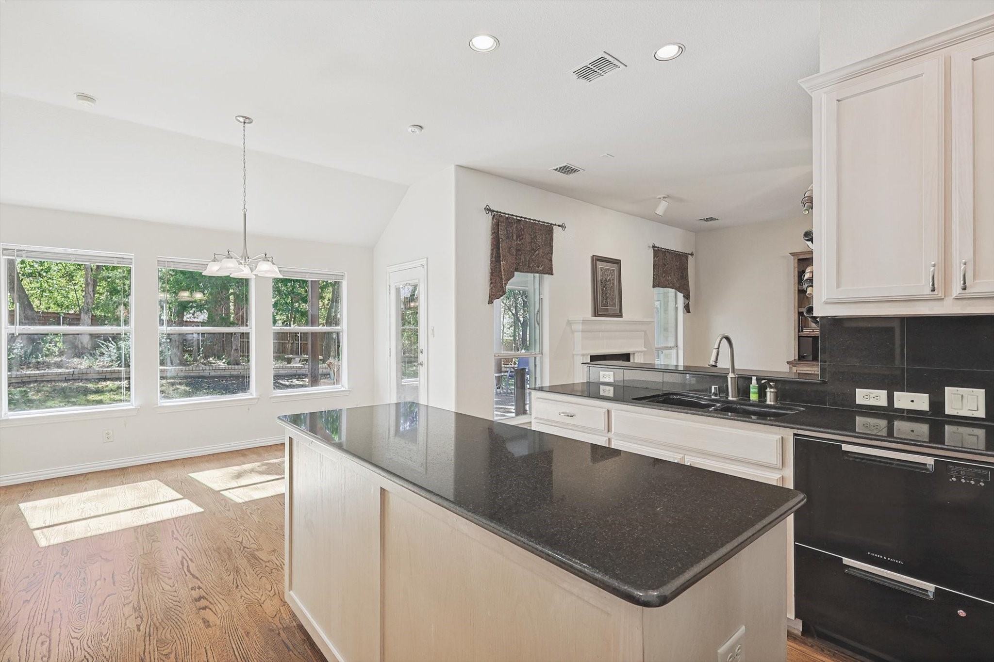 1206 History Crescent